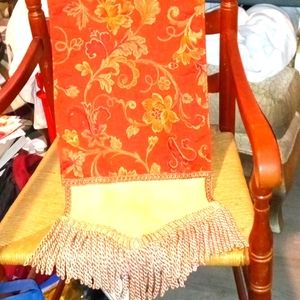 Gorgeous Table Runner